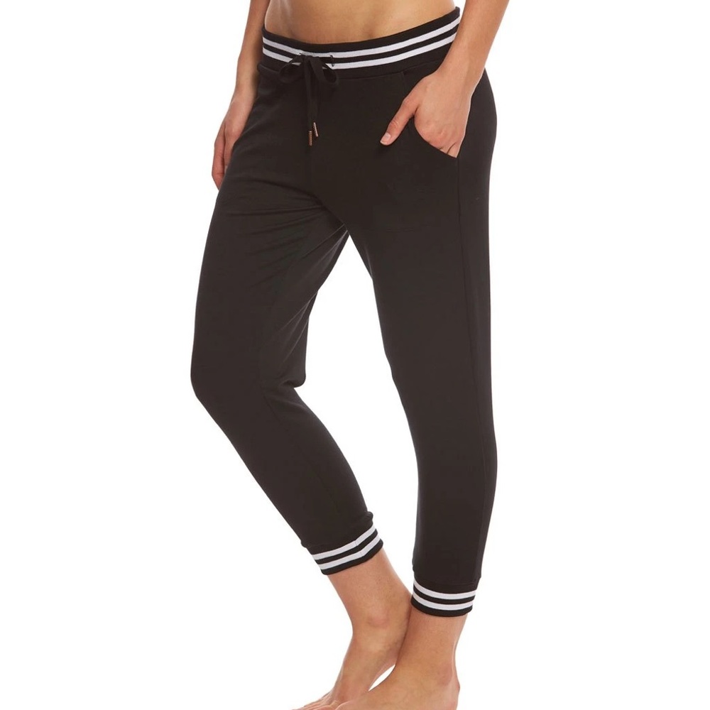 Beyond Yoga varsity joggers small